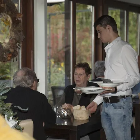 Hotel De Cantarel 2*