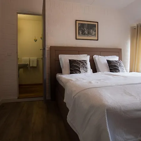Hotel De Cantarel 2*
