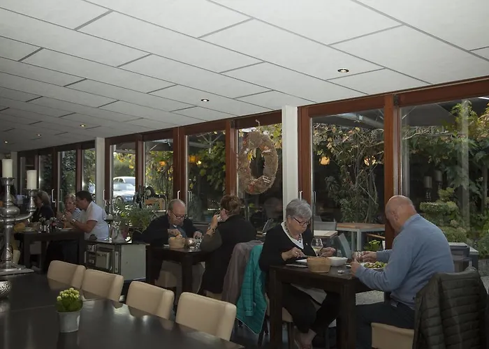 Hotel De Cantarel 2*