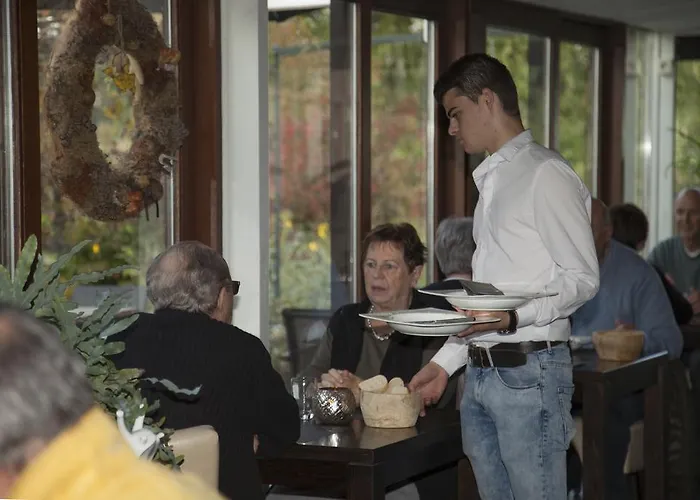 Hotel De Cantarel 2*