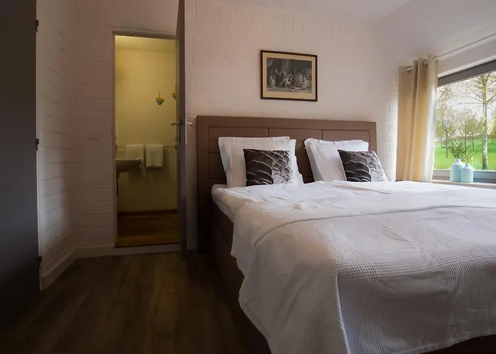 Hotel De Cantarel 2*